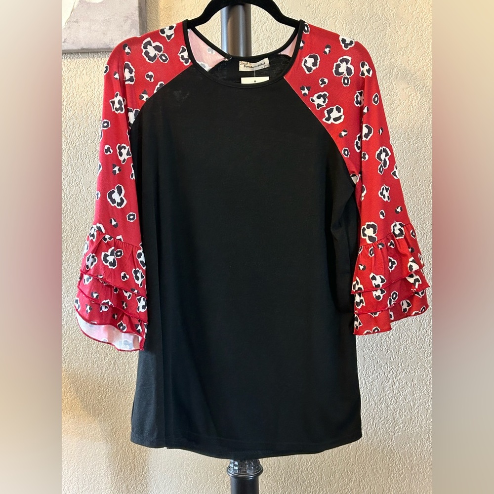 Ladies size Medium Top NWT